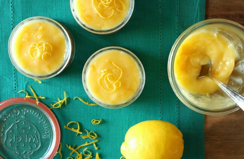 Brighten your grey day with a bit of citrus! Rich mini lemon cheesecakes topped with tangy lemon curd. #cheesecake #lemoncurd #citrus