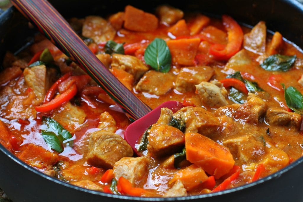 Pork and Mango Red Coconut Curry is a quick weeknight family curry that checks all the right flavour boxes. #pork #curry #coconutcurry #redcurry #quickdinner