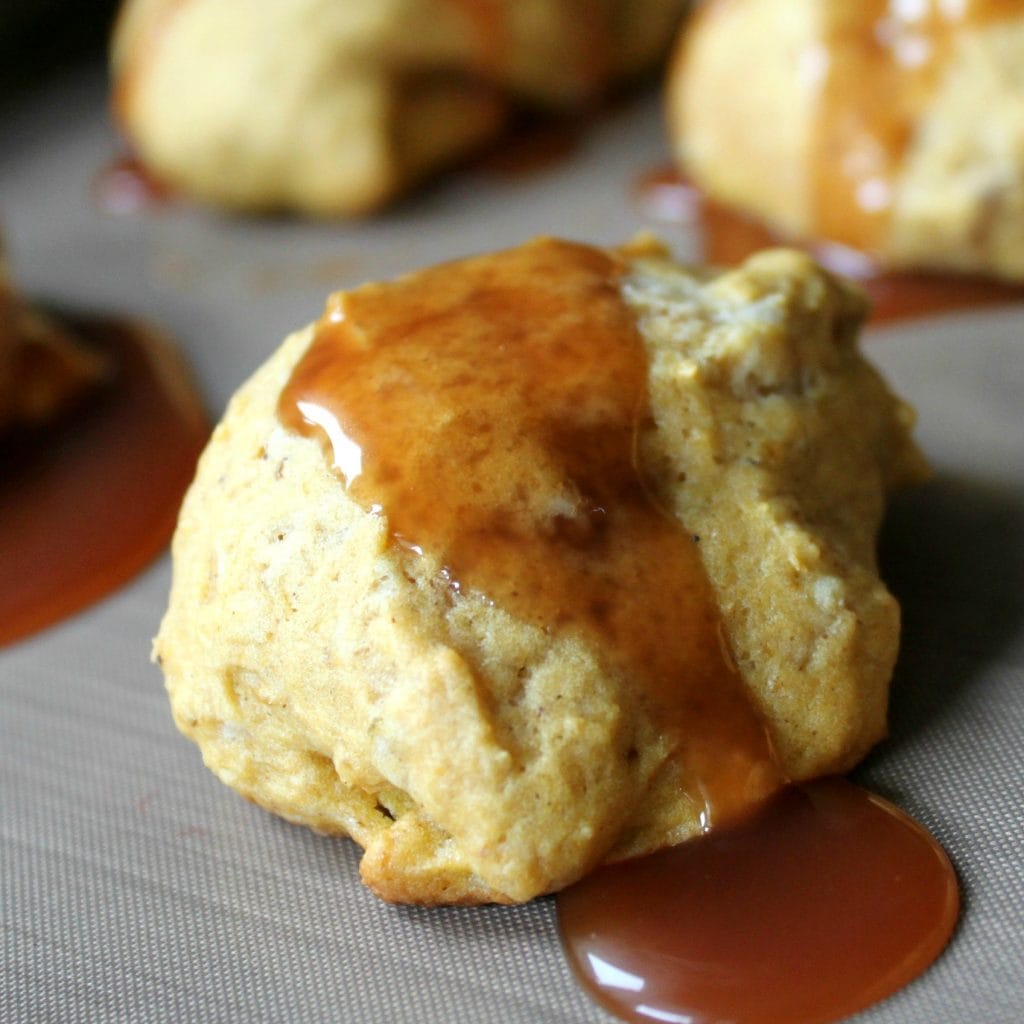 These Spiced Pumpkin Walnut Cookies have a fluffy cake-like texture and that oh-so-popular 'Pumpkin Spice' flavour. They are a great way to use up that little bit of leftover canned pumpkin from your Thanksgiving pie-making session. #pumpkinspice #cookies